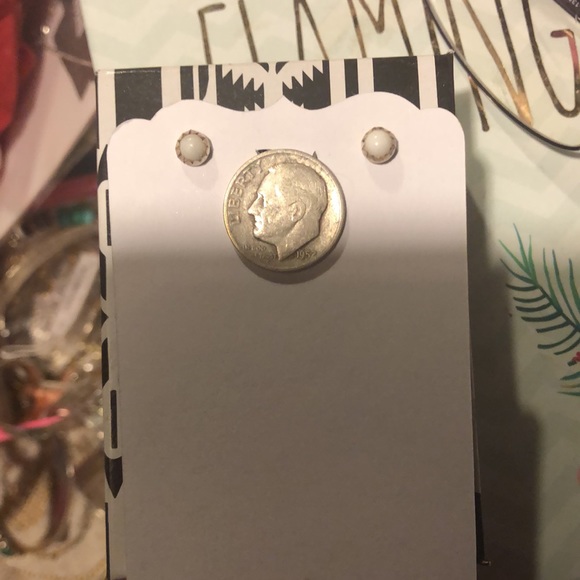 Sterling silver post earrings - Picture 4 of 4